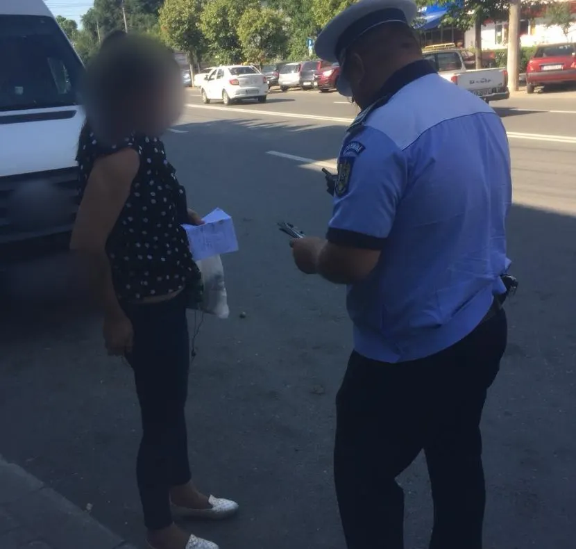 Polițiștii focșăneni au sancționat 37 de pietoni care au traversat strada neregulamentar