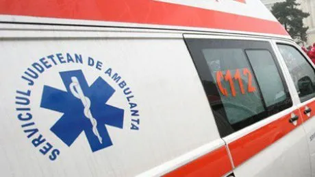 ULTIMA ORĂ Accident între un autoturism și o ambulanță, la Dumbrăveni