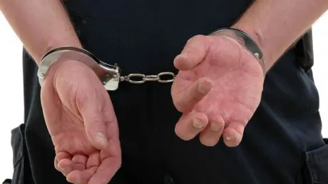 Bărbat din Boghești, reținut de polițiști pentru că ar fi furat din locuințele consătenilor