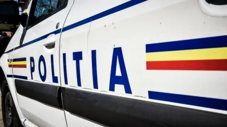 Un bărbat i-a furat sacoșa unui bătrân din mână, pe stradă