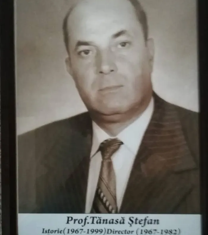 A murit fostul director al Colegiului Național Emil Botta din Adjud, Ștefan Tănasă