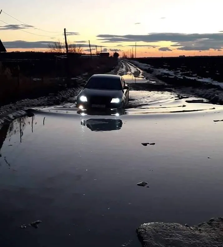 VRANCEA LUI OPRIȘAN: Drumul Județean DJ202E - Sihlea- Voetin-Râmnicu Sărat arată ca un lac