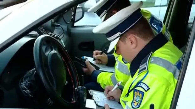 Tânăr fără permis, prins la volanul unei mașini furate