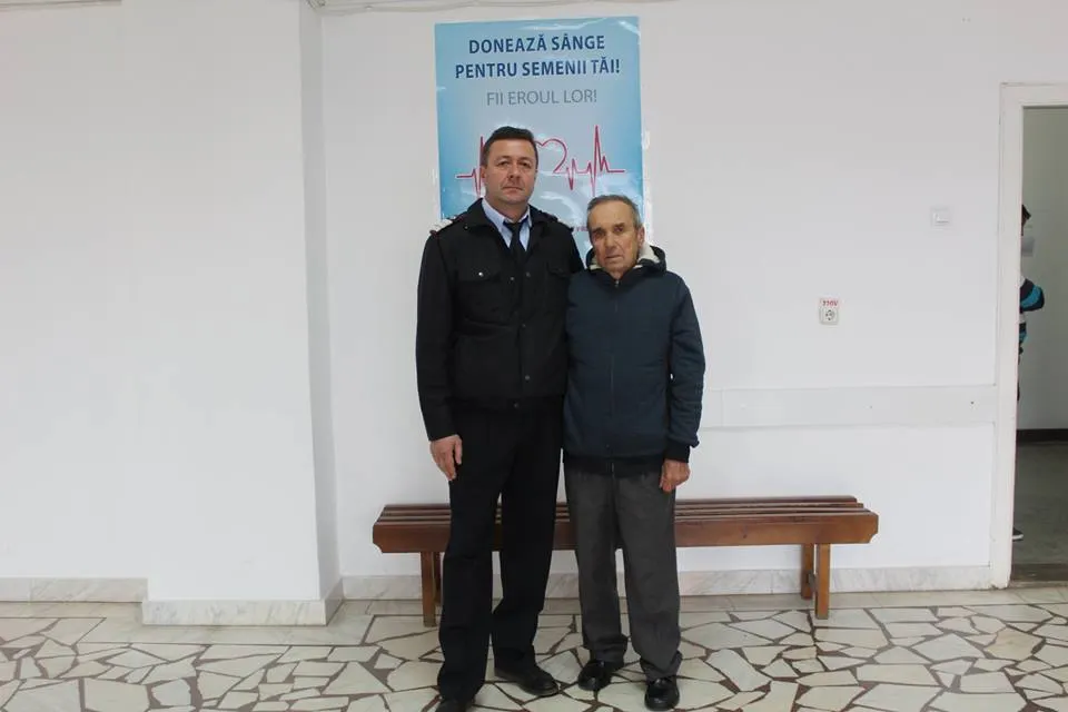 Un vrâncean supraviețuiește lună de lună cu sângele donat de doi pompieri