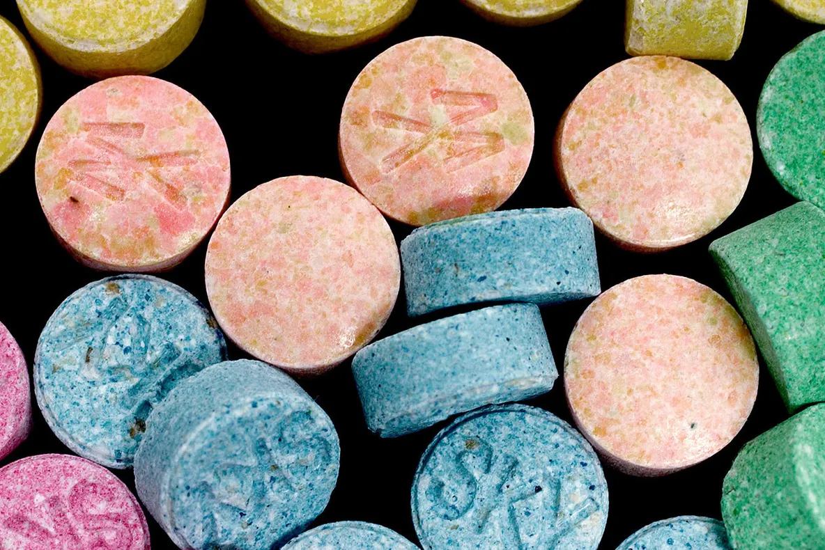 ULTIMA ORĂ   Pastile de ecstasy, găsite la traficanți, în Focșani