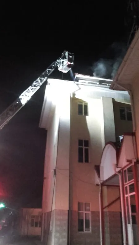 ULTIMA ORĂ Arde sediul televiziunii Atlas TV, patronată de baronul cablului, Ion Martiș