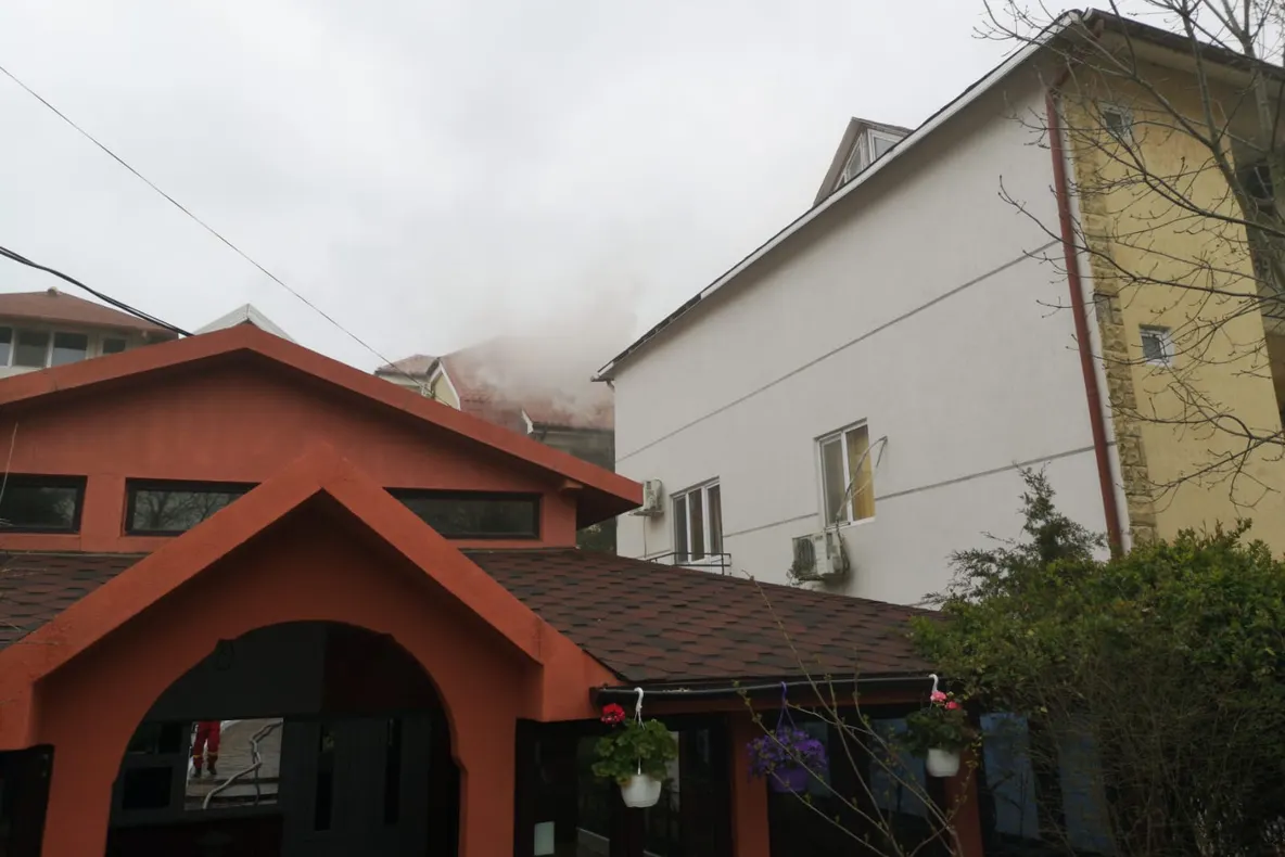 FOTO  Umanitar: o familie din Urechești are nevoie de ajutor după ce flăcările le-a distrus casa
