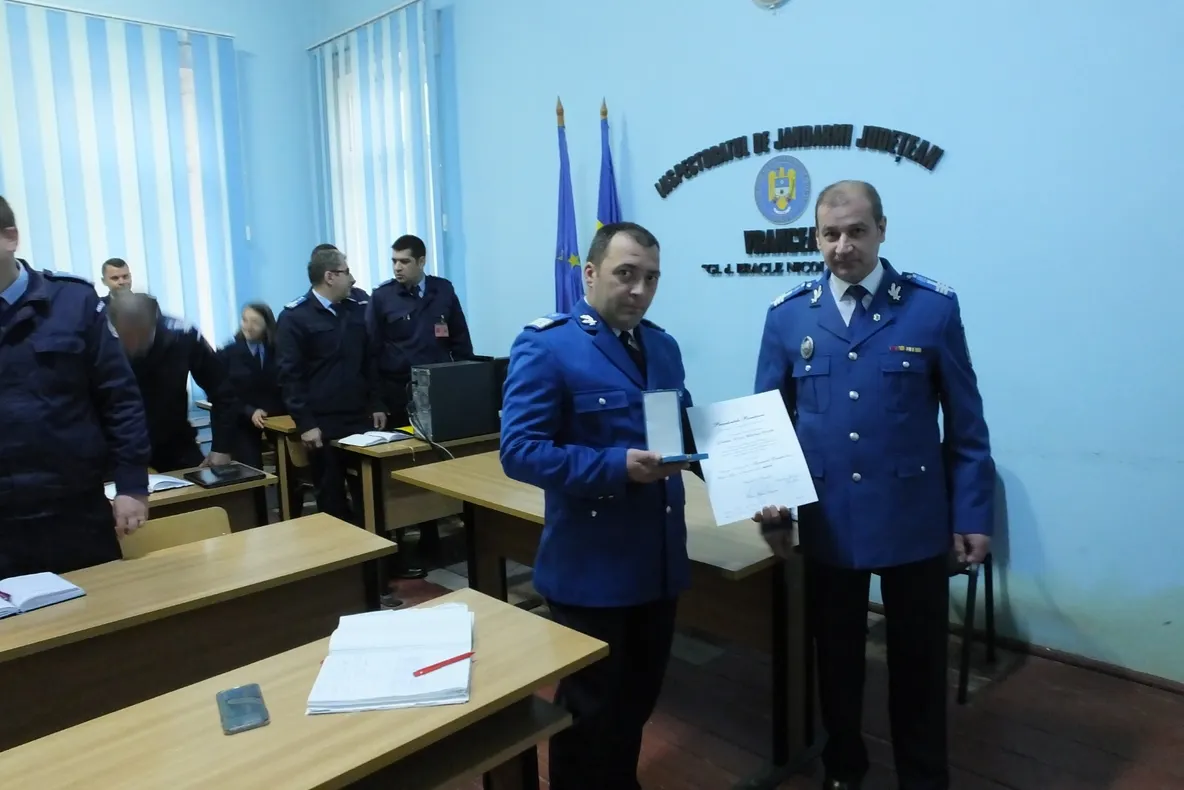 Un jandarm vrâncean a primit o decorație din partea președintelui României
