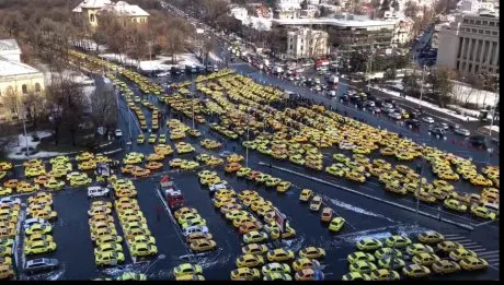 Taximetriști din Focșani, prezenți la protestul din București