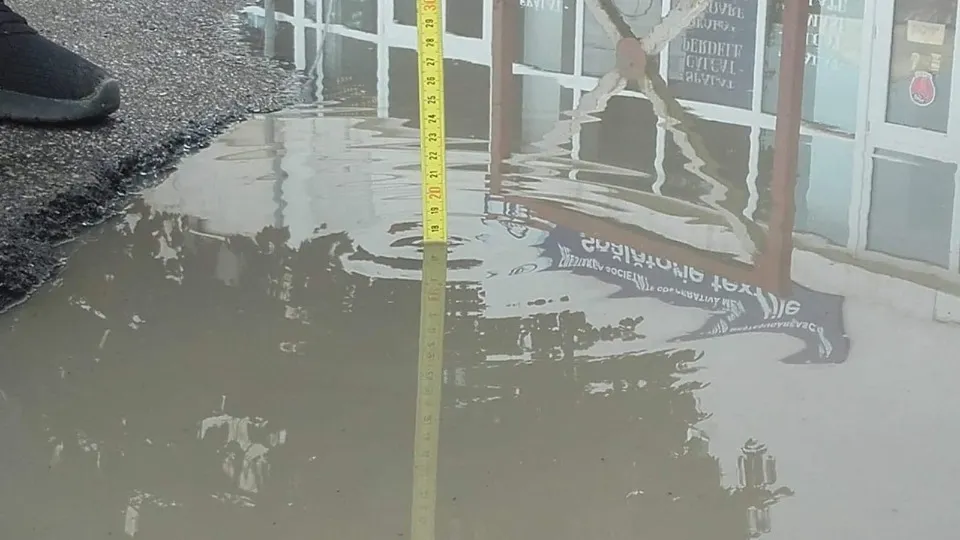 Gropi de 17 centimetri adâncime, în buricul Focșaniului - Piața Moldovei
