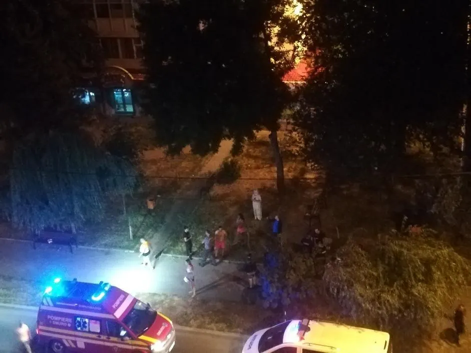 Reglare de conturi cu cuțite, azi noapte, în centrul Focșaniului. O femeie a fost înjunghiată, Poliția neagă informația