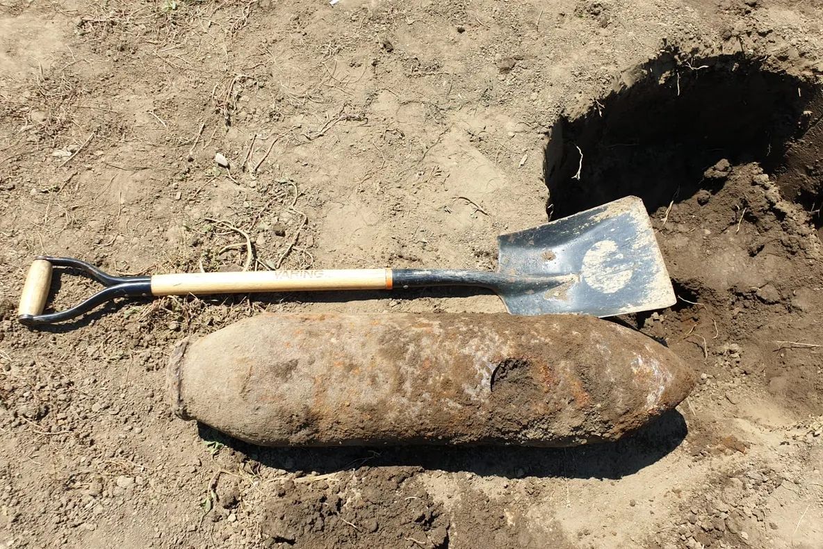 Bombă din cel de-al doilea război mondial, găsită într-o grădină din Gologanu