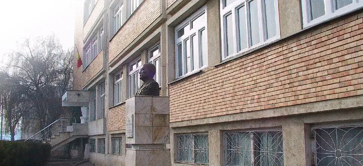 Lucrările de reabilitare mută elevii și cadrele didactice din două școli mari din Focșani