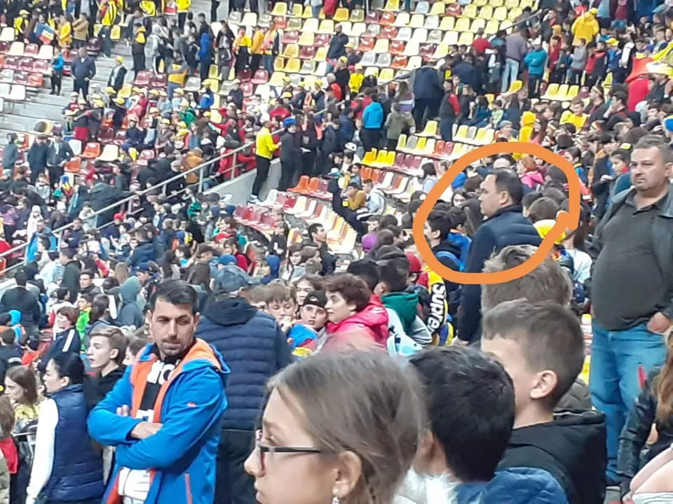 Șmecherie de Focșani. Primarul Misăilă s-a dat însoțitor al copiilor și a fost în tribune la meciul România-Norvegia