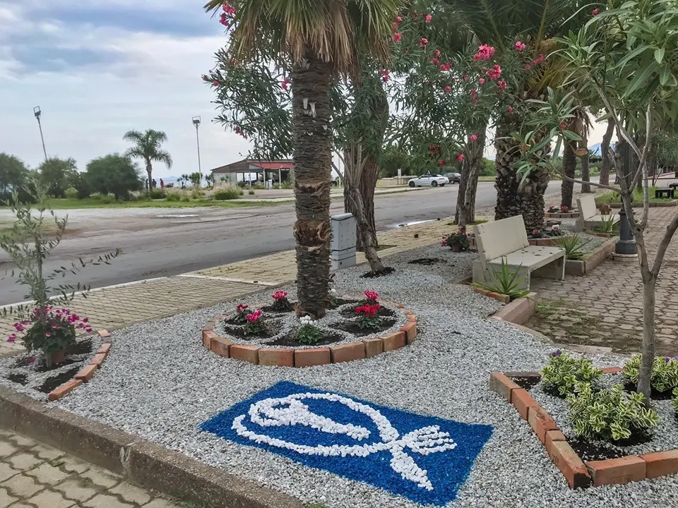 Un vrâncean șomer i-a impresionat pe italieni: a reparat parcul dintr-o localitate din Sicilia, în mod voluntar