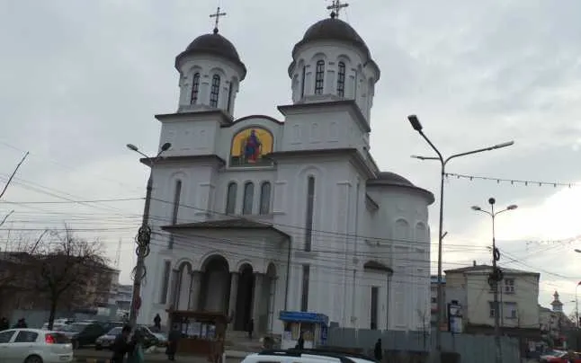 Catedrala din Focșani mai "înghite" jumătate de milion de euro