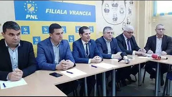 Timpuri noi, obiceiuri vechi: Oprișan, acuzat că împarte banii pentru comune pe criterii de partid