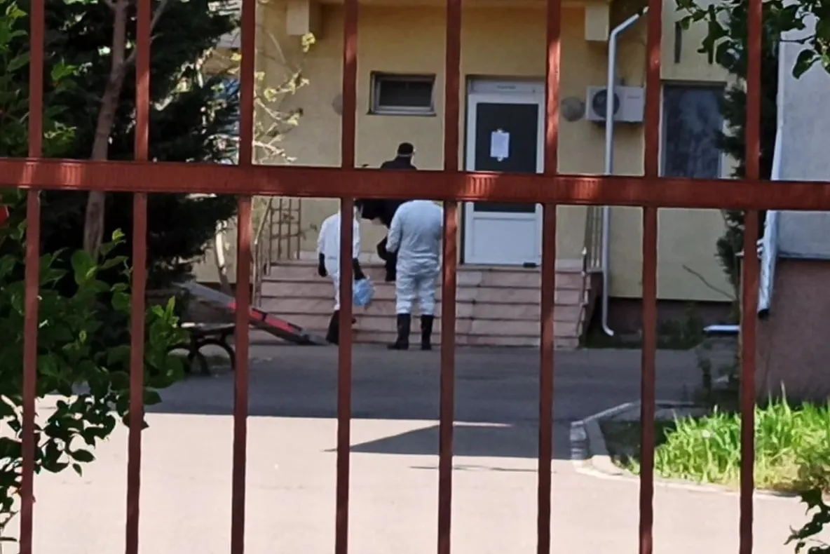 VIDEO EXCLUSIV Mândrilă - luat cu Poliția și SMURD, de la pensiune la Infecțioase