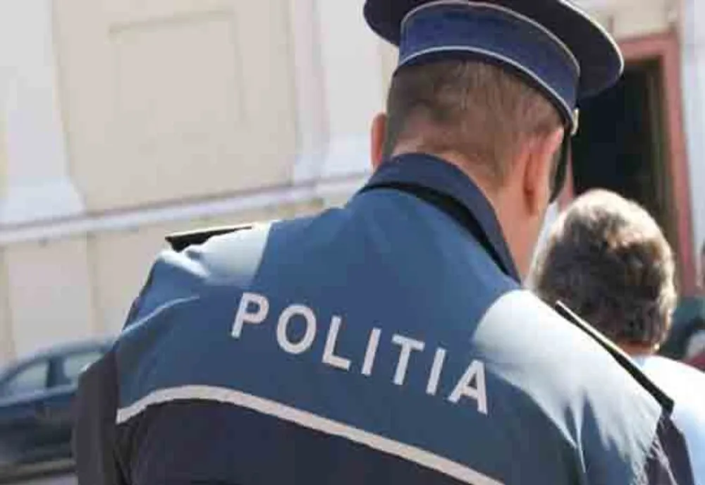 Bistrițeancă înșelată de o focșăneancă și o brașoveancă. Poliția a intrat pe fir