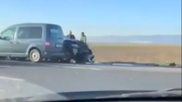 VIDEO Accident cu trei mașini implicate, la Bizighești. Intervine descarcerarea