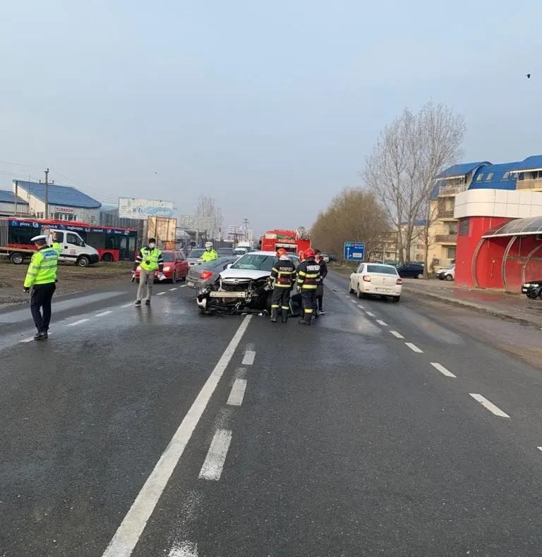 ULTIMA ORĂ Accident pe centura Focșaniului. Două persoane au fost rănite