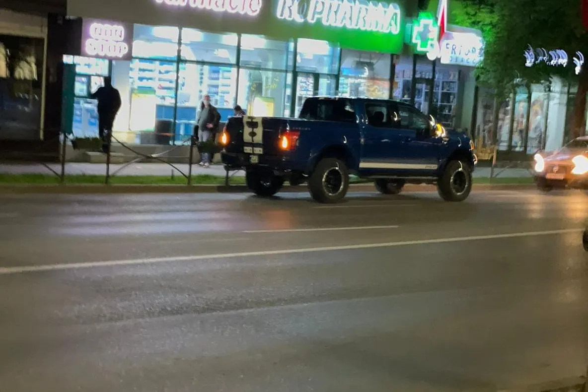 Oprișan, cu bolidul pe contrasens, pe bulevard. Poliția s-a făcut că plouă
