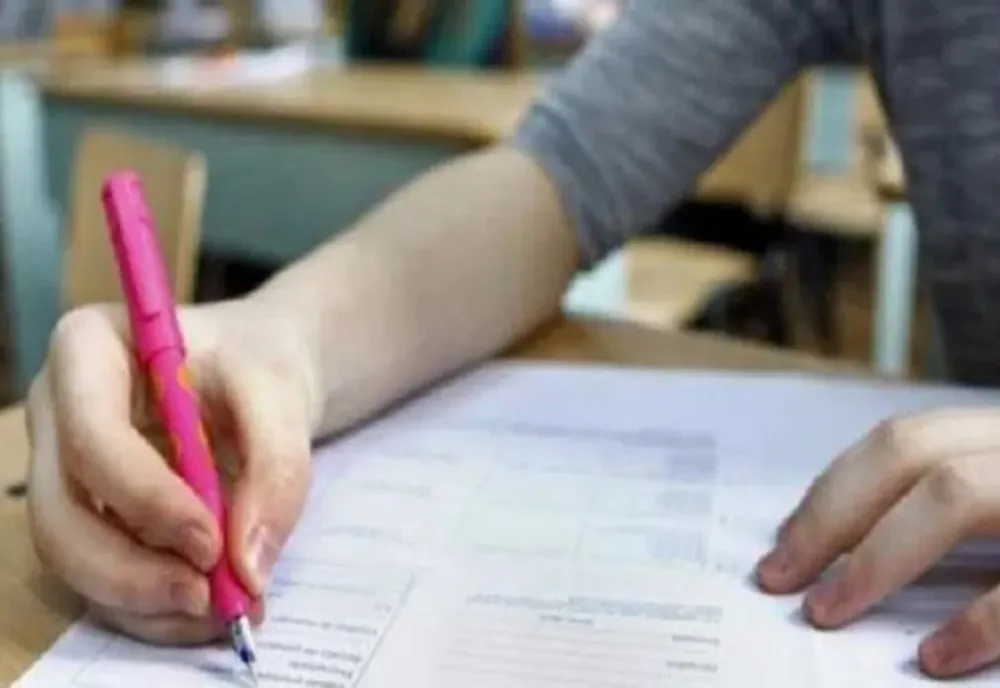 Peste 100 de absolvenți de clasa a VIII-a din Vrancea au lipsit de la prima probă a Evaluării Naționale
