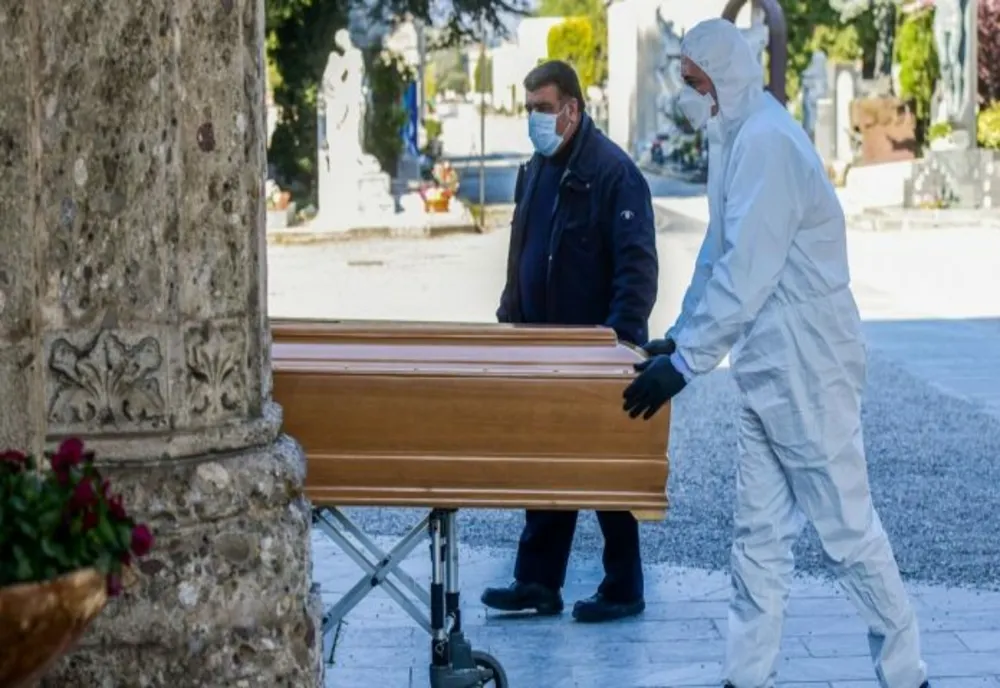 O adjudeancă de 100 de ani, nevaccinată, răpusă de Covid 19