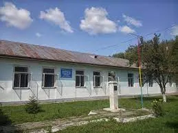 Cum se luptă un primar cu Ministerul Dezvoltării, care-i blochează un proiect de reabilitare a unei școli cu firma Primăriei. Alte câteva proiecte similare au fost aprobate și decontate de același minister