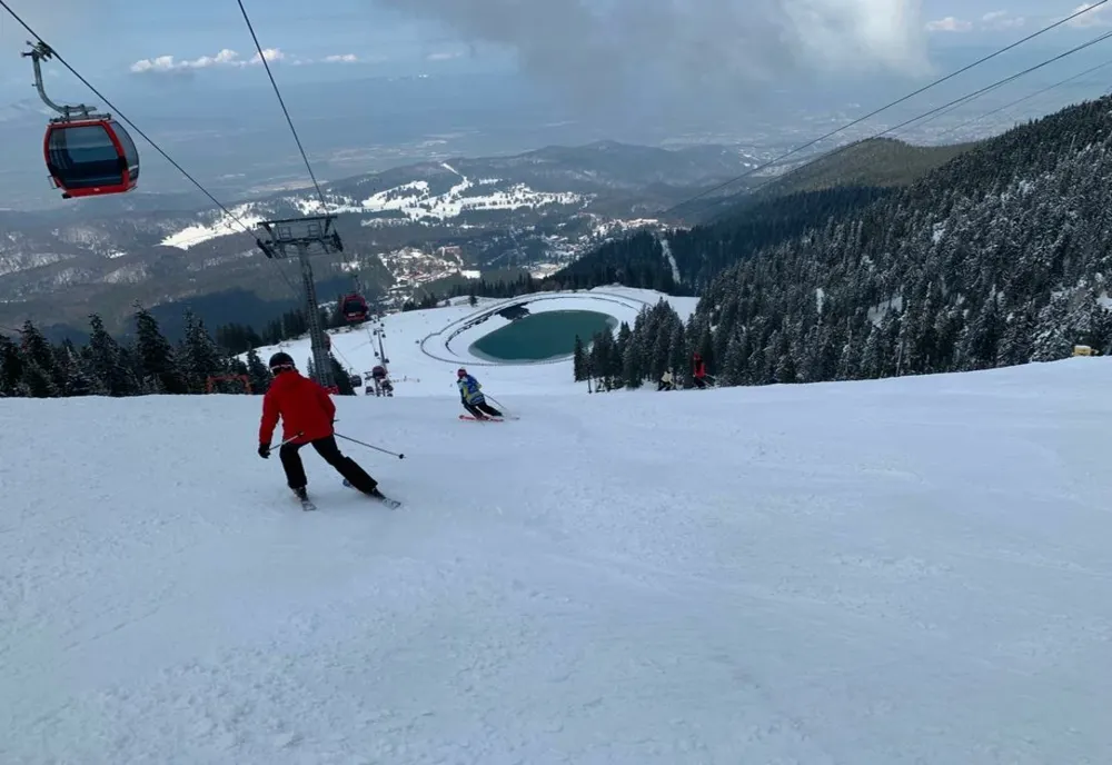 Tragedie în Alpi. Un fotbalist german de 22 de ani a murit după ce a căzut de pe o pârtie de schi din Austria
