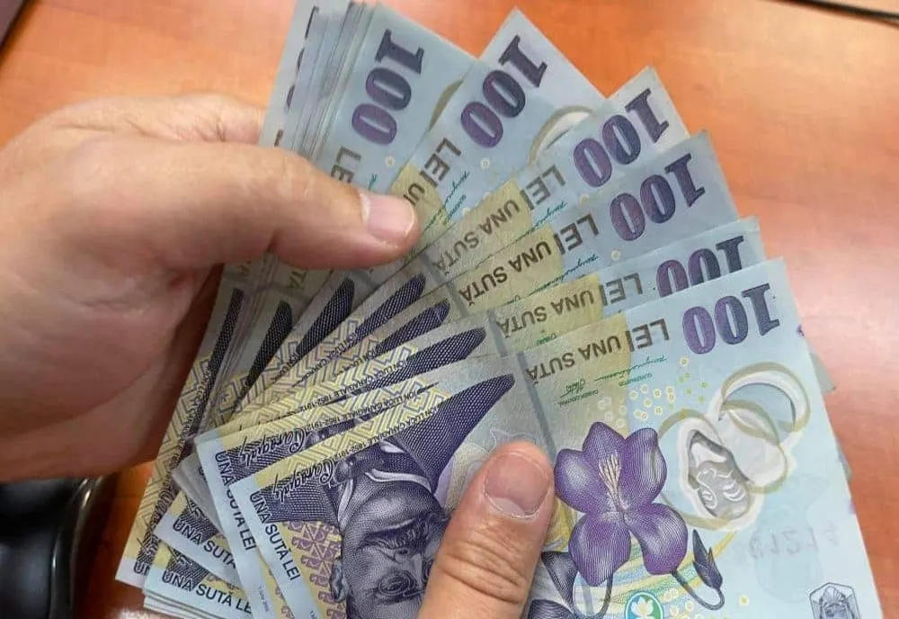 SCANDALOS. Angajați ai statului care cer spor de Ziua Bărbatului