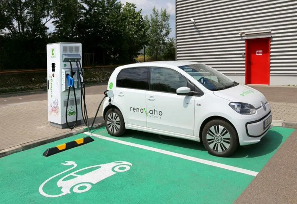 Vânzările de maşini electrificate vor depăşi anul acesta în România 110.000 de unităţi
