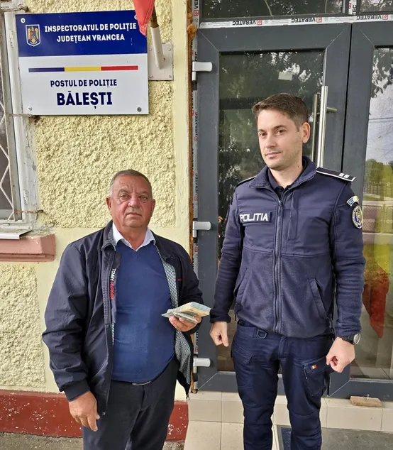 Mai rar așa ceva! A găsit în târg la Dumbrăveni 24.100 de lei și i-a predat Poliției.