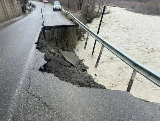 Inundațiile au forțat zeci de vrânceni din localitățile Biliești și Mirceștii Vechi să-și părăsească locuințele și să se adăpostească la rude sau la prieteni.