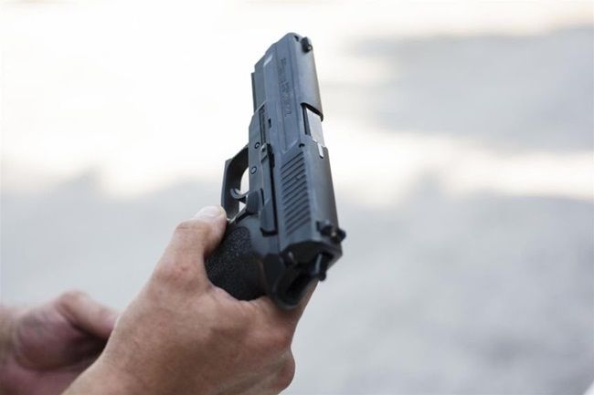 Un șofer fugar a fost oprit cu focuri de armă