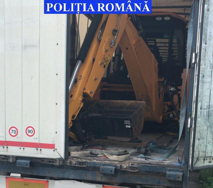 Buldoexcavator furat în Bistrița Năsăud, găsit în Vrancea