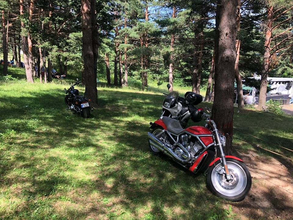 FOTO  Motocicliștii au campat la Gălăciuc