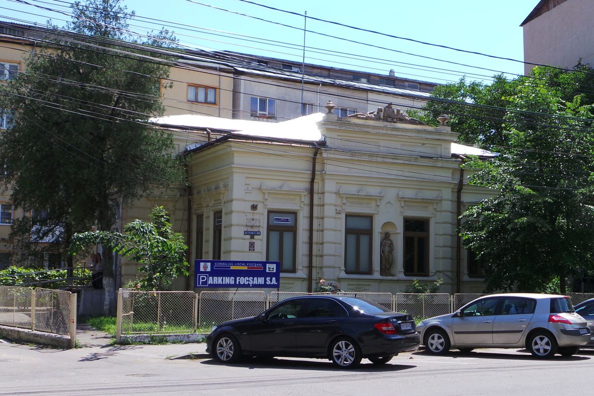 SC Parking SA jecmănește focșănenii pentru ca amantele și sinecuriștii de partid să aibă salarii babane