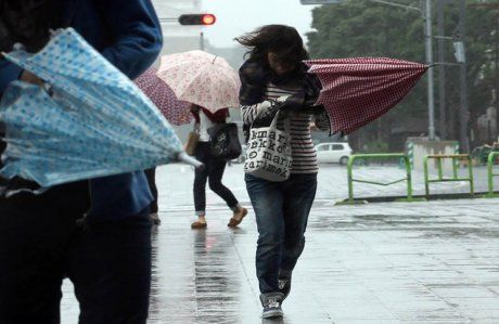 ULTIMA ORĂ  Meteorologii au prelungit avertizarea de ploi torențiale până miercuri dimineață