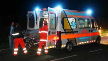 O femeie a murit după ce a fost călcată de două mașini