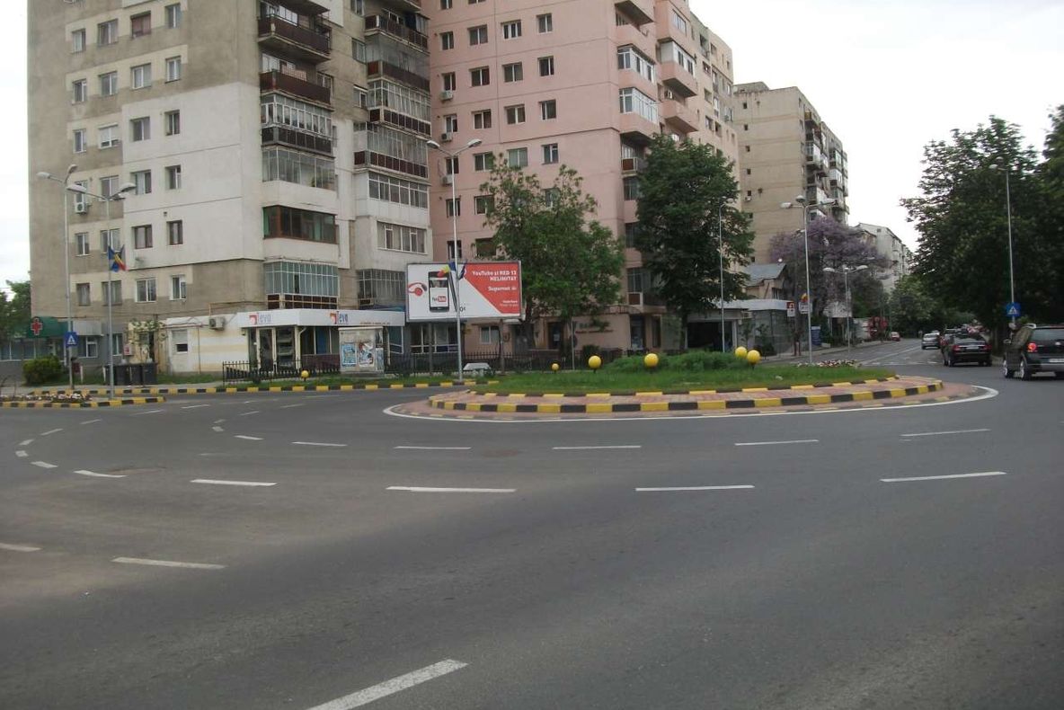 La mai puțin de 5 ani de la realizarea celui mai scump giratoriu din Focșani, primarul Misăilă desființează majoritatea giratoriilor