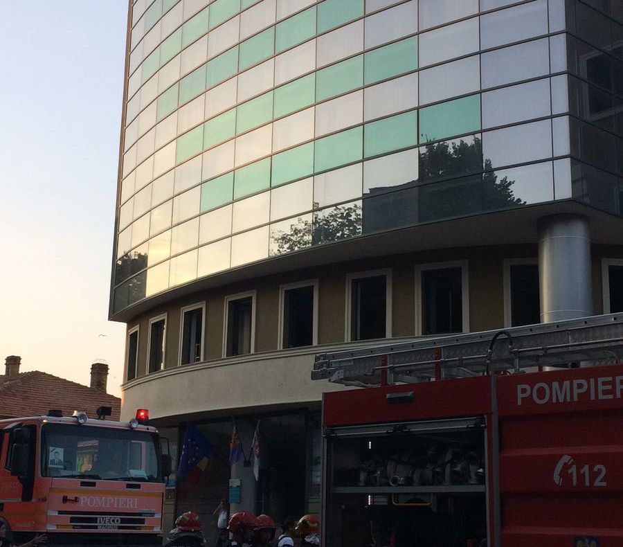 ULTIMA ORĂ  FOTO  Persoană carbonizată în incendiul de la Dumbrăveni