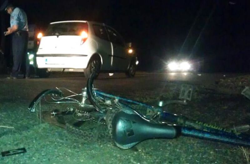 Un biciclist rănit aseară într-un accident a murit la spital