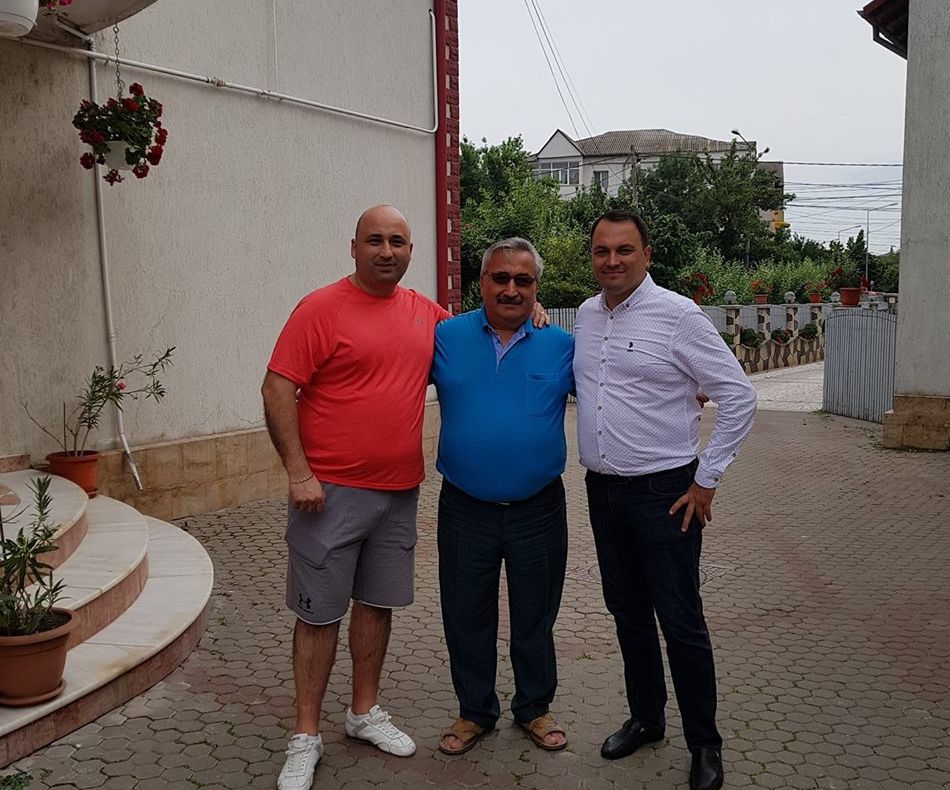 PARADOXAL: Fratele primarului Misăilă, care spune că Diaspora se întoarce buluc acasă, muncește în Italia din anul 2000