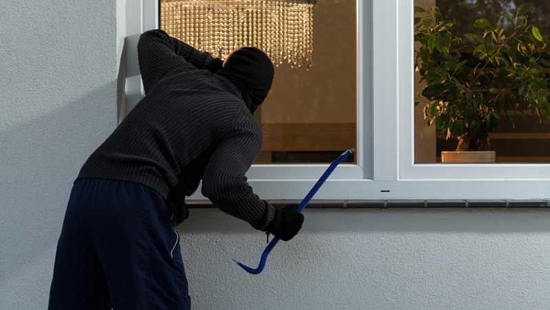 Mărășești: minor suspectat că a furat din 5 case nelocuite din oraș