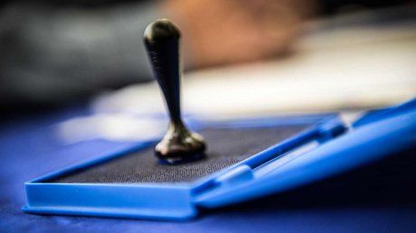 SUSPICIUNI DE FRAUDĂ LA REFERENDUM: câte 3 membri PSD în secțiile de vot, acuză PNL. BEJ confirmă situația