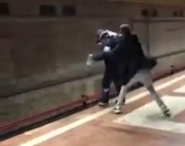 VIDEO Un student vrâncean a salvat un om care încerca să se arunce în fața metroului