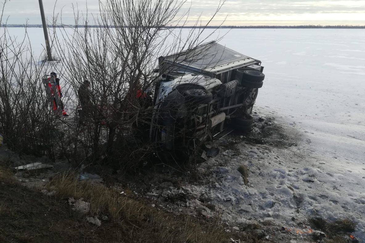 ULTIMA ORĂ   Femeie rănită, după ce mașina în care se afla a ajuns pe câmp