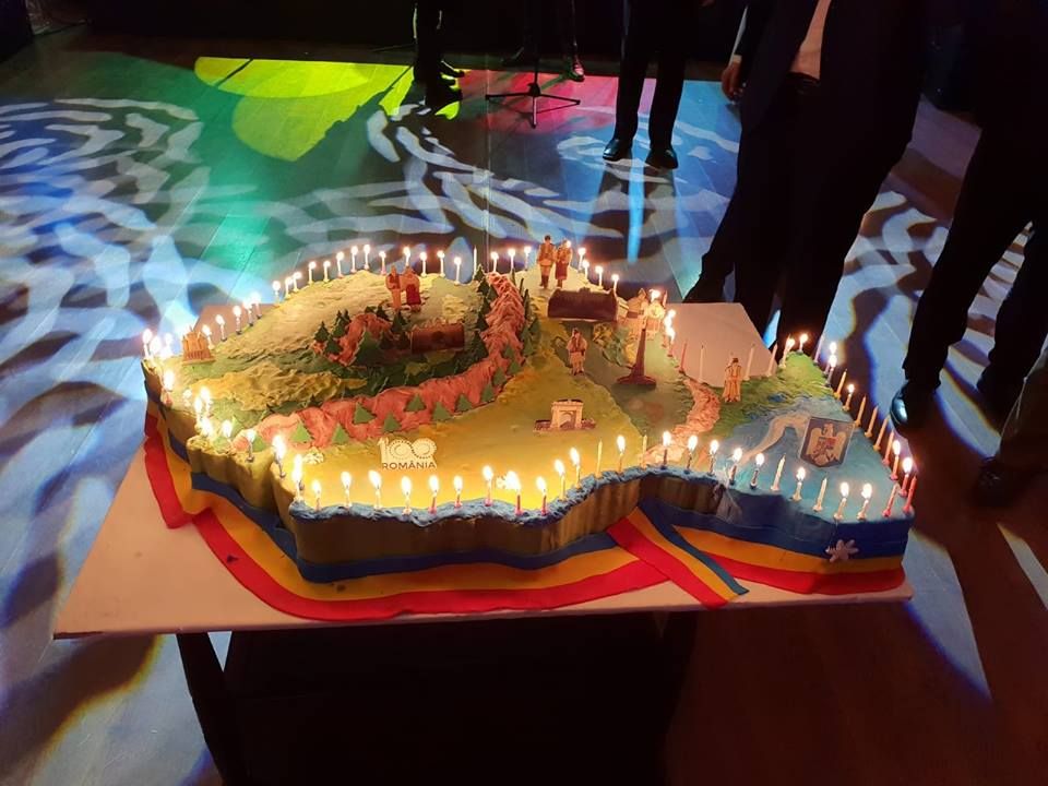 Fasole pentru poporul vrâncean, caviar și tort pentru Dăncilă, de la Oprișan