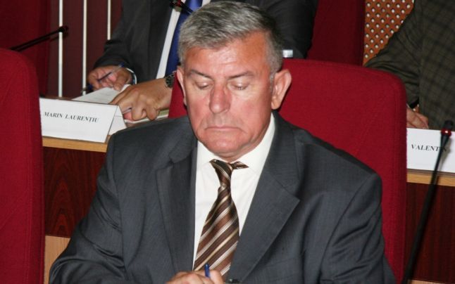 Consilierul care l-a făcut nazist pe Iohannis nu pleacă de la ciolan. Oprișan îl menține membru ATOP